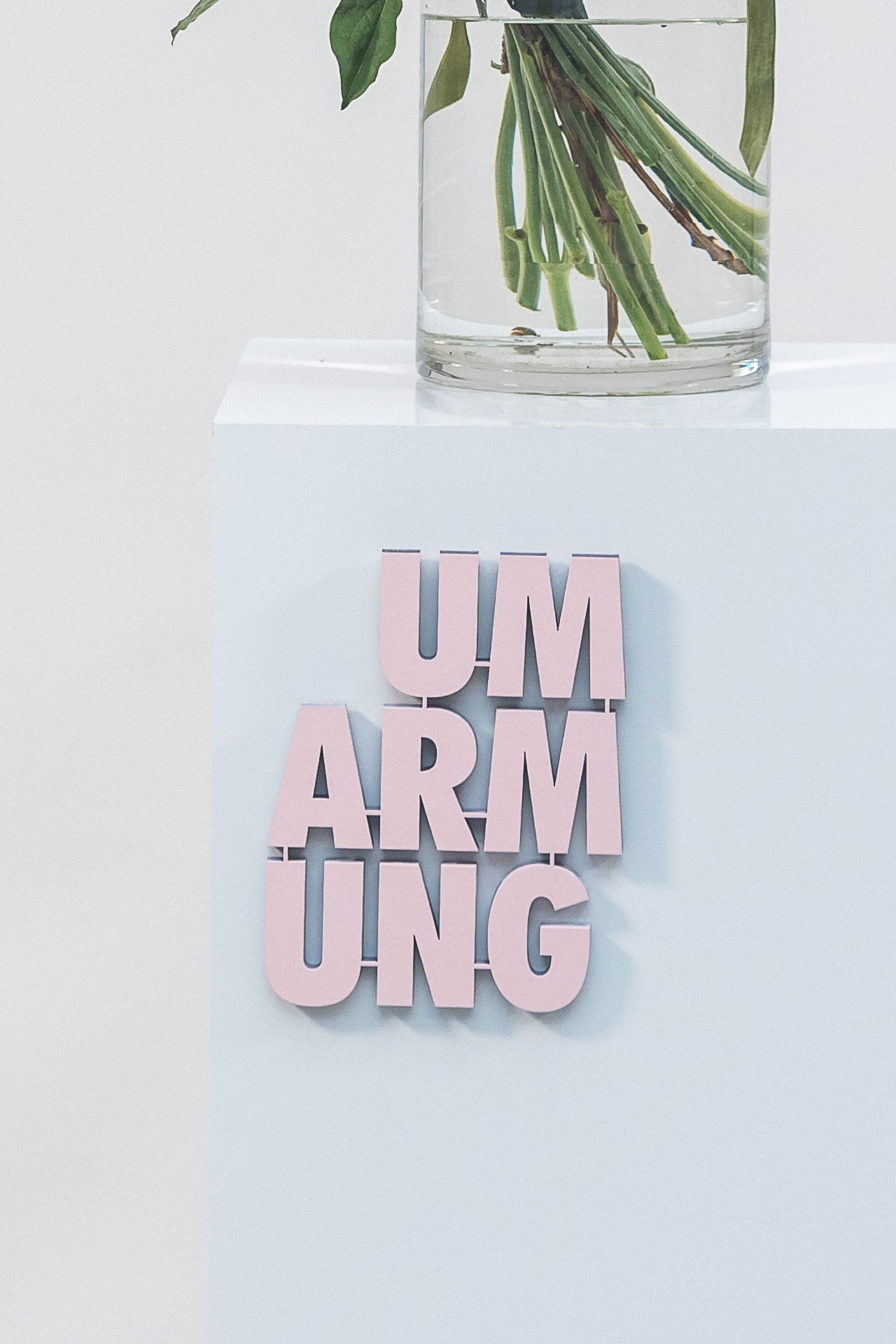 S3002_1 Schriftzug UMARMUNG – Bild 1