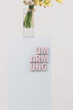 Schriftzug UMARMUNG – Bild 3
